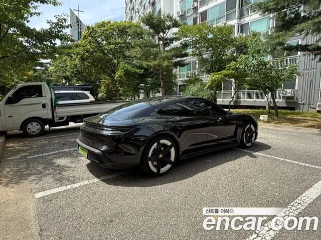 2026 Porsche — — Photo 2