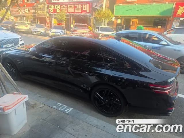 2027 Genesis G80 — Photo 2
