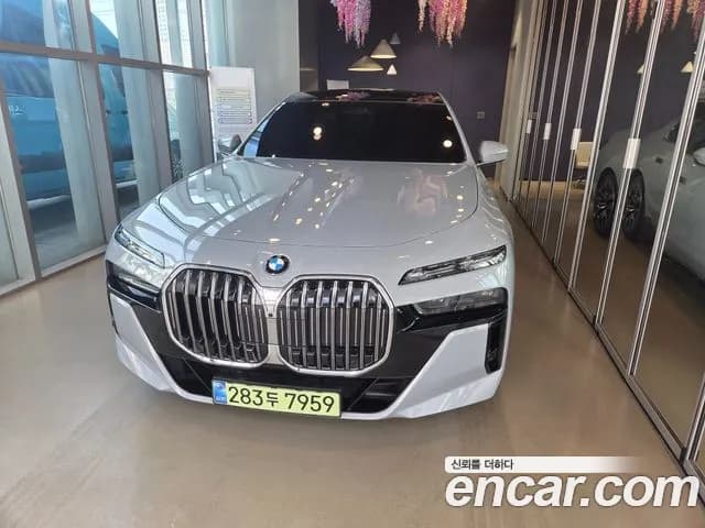2026 BMW G70 — صورة 1