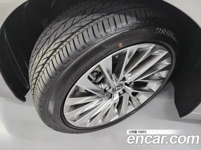 2026 Lexus E-Class — صورة 5