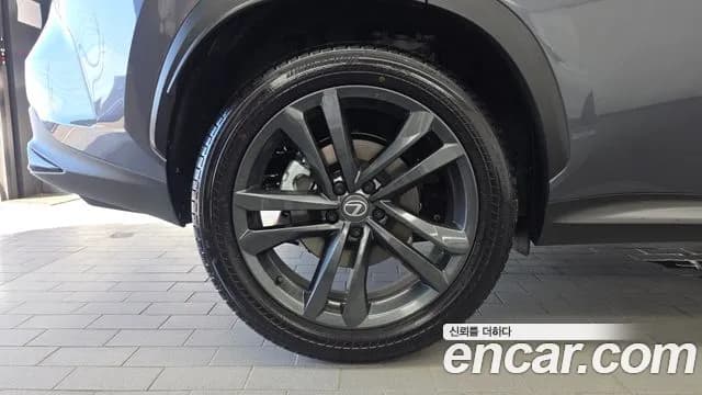 2026 Lexus N-Class — صورة 5