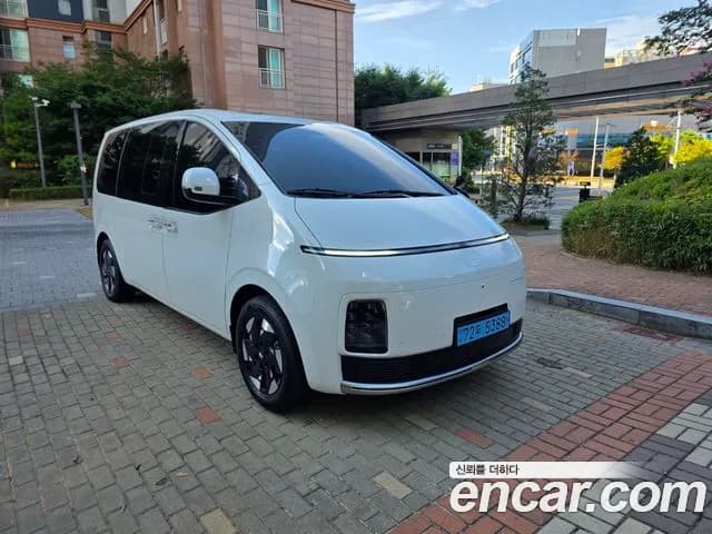 2027 Hyundai Staria — Photo 3