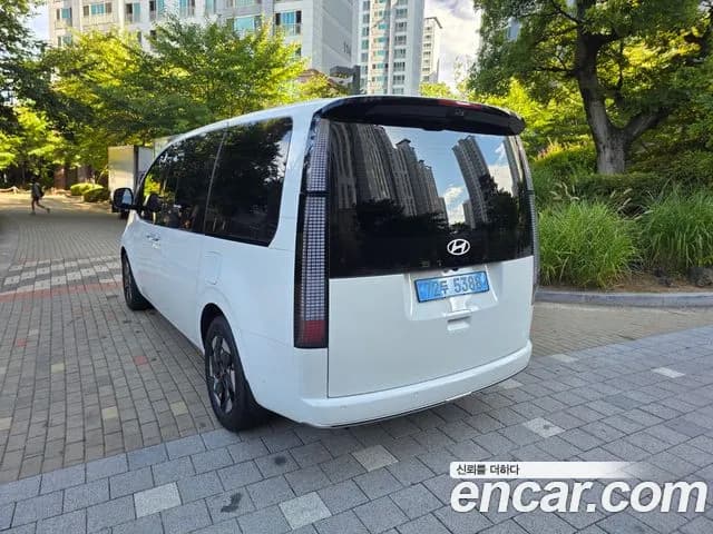 2027 Hyundai Staria — Photo 6