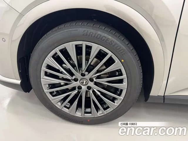 2026 Lexus R-Class — Photo 5