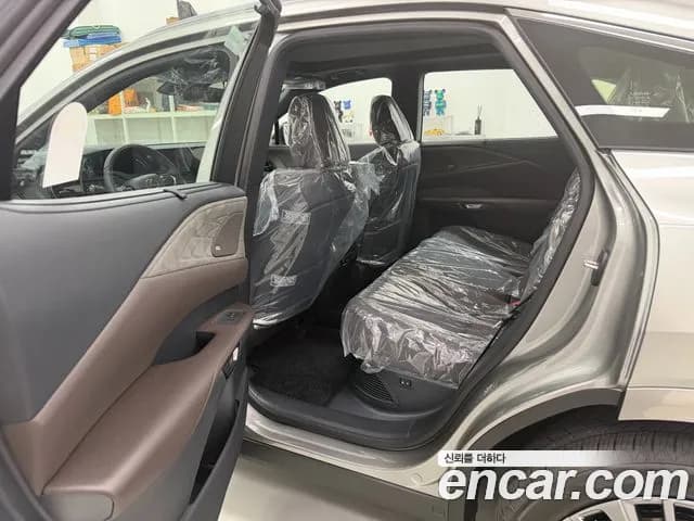 2026 Lexus R-Class — Photo 10