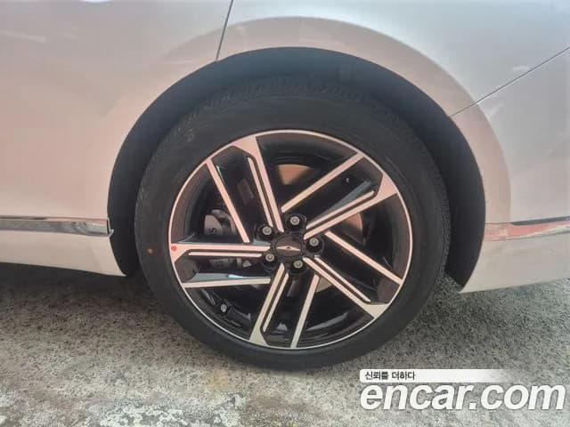 2027 Genesis G80 — صورة 2