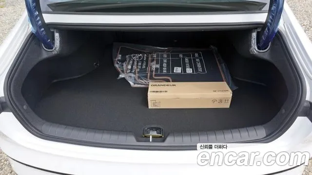2027 Hyundai Grandeur — Photo 6