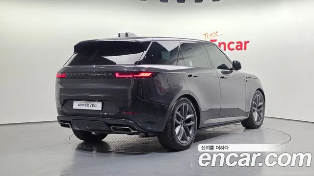 2026 Land Rover Range Rover — صورة 2