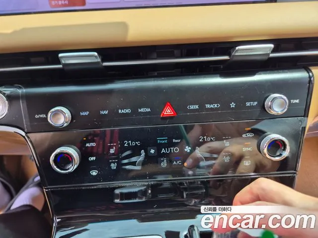 2027 Genesis G80 — Photo 9