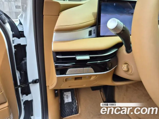 2027 Genesis G80 — Photo 10