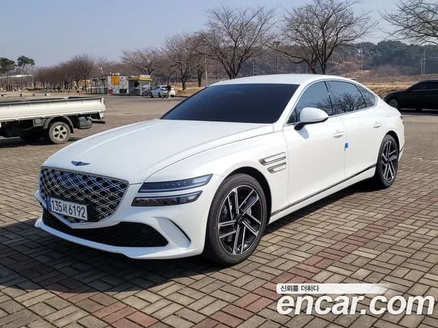 2027 Genesis G80 — Photo 2