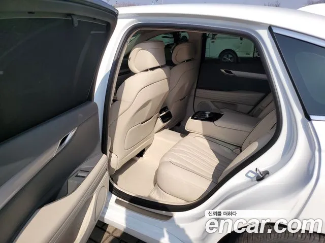 2027 Genesis G80 — Photo 8