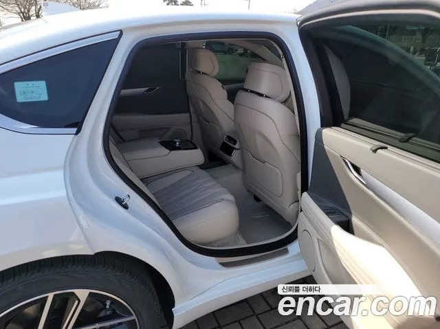 2027 Genesis G80 — Photo 10