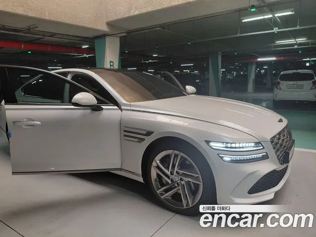 2027 Genesis G80 — Photo 2