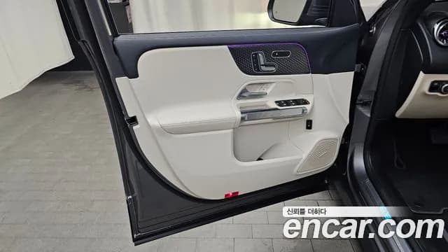 2026 Mercedes-Benz EQB — Photo 8