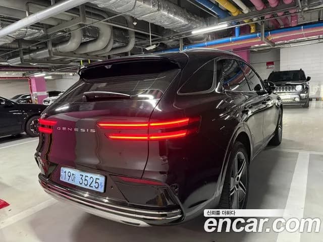 2027 Genesis GV70 — صورة 4