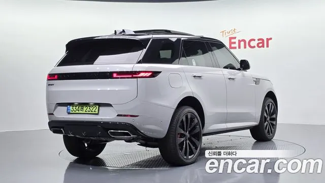 2026 Land Rover Range Rover — صورة 2