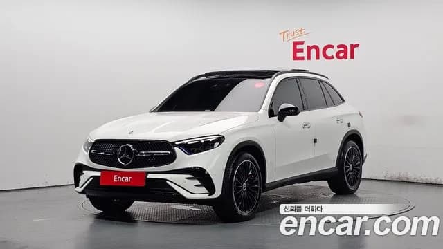 2026 Mercedes-Benz GLC — Photo 1
