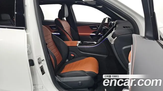 2026 Mercedes-Benz GLC — Photo 10
