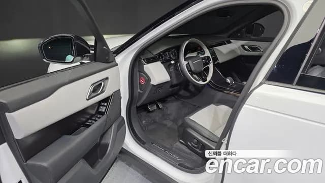 2026 Land Rover P250 — Photo 10