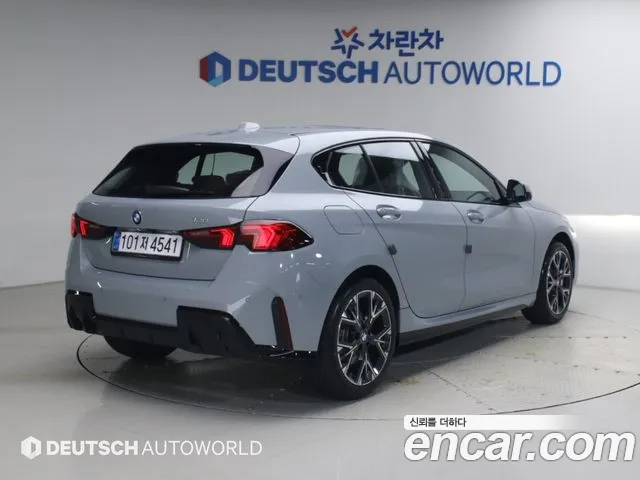 2026 BMW 1 Series — صورة 2