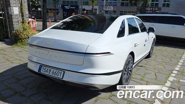 2027 Hyundai Grandeur — Photo 2