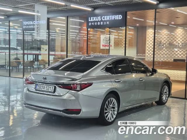 2026 Lexus E-Class — صورة 2