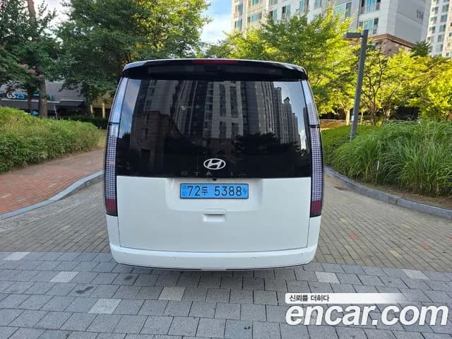 2027 Hyundai Staria — Photo 5