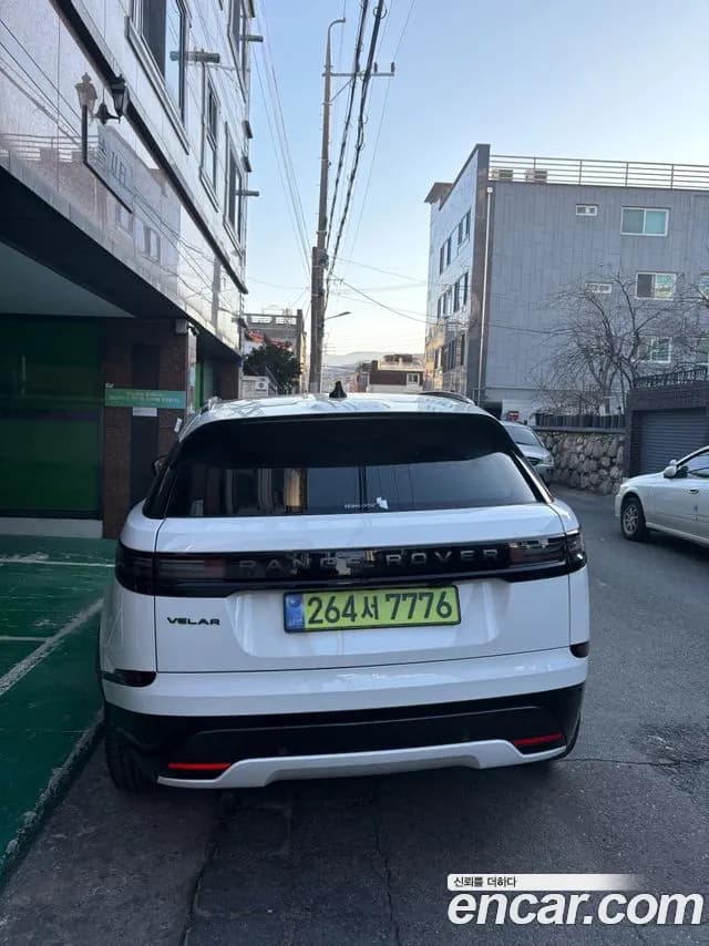 2026 Land Rover P250 — Photo 4