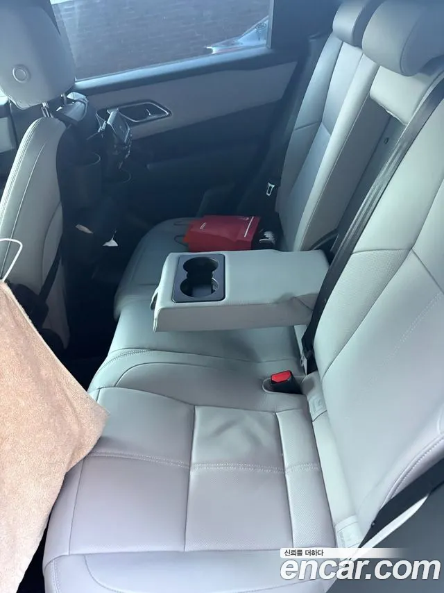 2026 Land Rover P250 — Photo 6