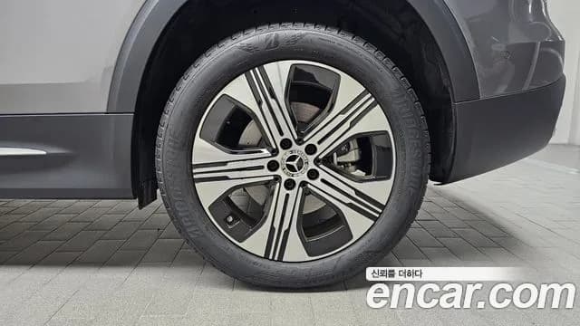 2026 Mercedes-Benz EQB — Photo 5