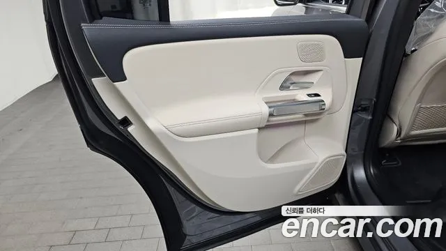 2026 Mercedes-Benz EQB — Photo 9