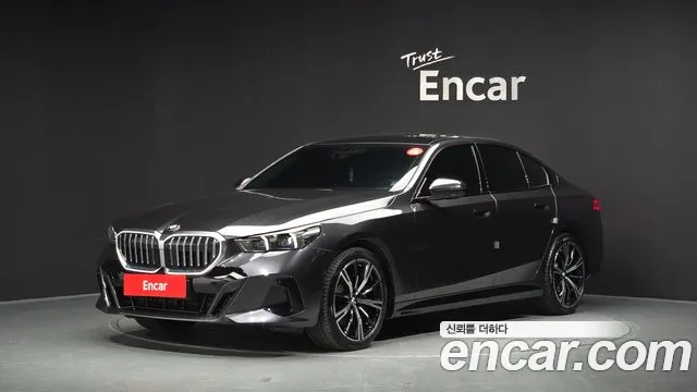 2026 BMW 5 Series — صورة 1