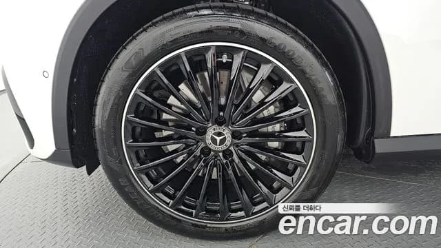 2026 Mercedes-Benz GLC — Photo 5